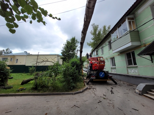 Персонал МУП "РГРЭС" устраняет последствия стихии